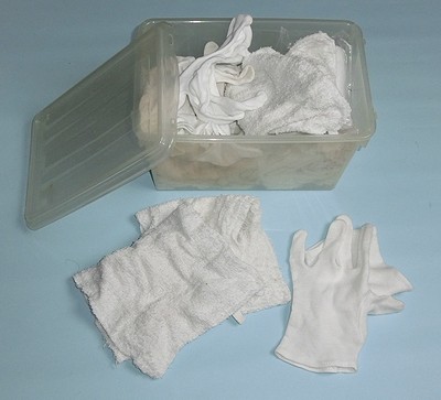 白手袋と雑巾